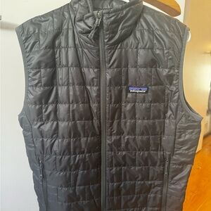 Patagonia Men's Dark Gray Puffer Vest